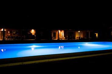 تختخواب و صبحانه Trendy Luxe Garden Suite Completely Private