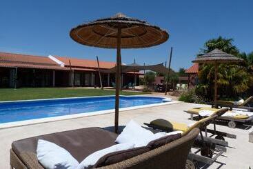 تختخواب و صبحانه Trendy Luxe Garden Suite Completely Private