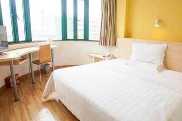 هتل 7 Days Inn Chongqing Nanping Wanda Plaza Exhibition Center
