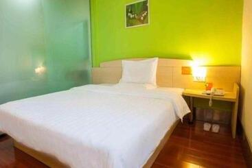 Otel 7 Days Inn Xiangyang Gulou Branch