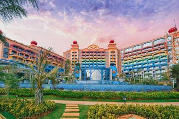 هتل Dolphin Bay