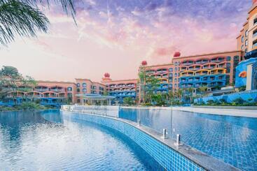 هتل Dolphin Bay