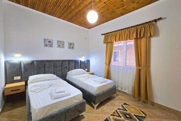 هتل Enma Rooms