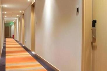 هتل Home Inn Plus Shanghai Middle Ring Jinshajiang Road Fengzhuang Metro Station
