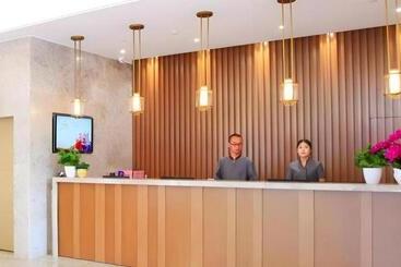 هتل Home Inn Plus Shanghai Middle Ring Jinshajiang Road Fengzhuang Metro Station