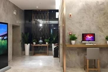 هتل Home Inn Plus Shanghai Middle Ring Jinshajiang Road Fengzhuang Metro Station