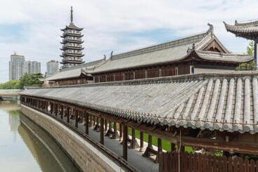 هتل Home Inn Plus Shanghai Middle Ring Jinshajiang Road Fengzhuang Metro Station