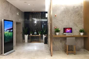 هتل Home Inn Plus Shanghai Middle Ring Jinshajiang Road Fengzhuang Metro Station