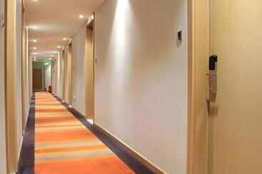 هتل Home Inn Plus Shanghai Middle Ring Jinshajiang Road Fengzhuang Metro Station
