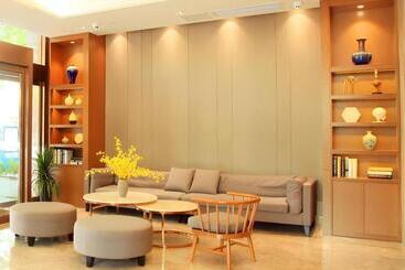هتل Home Inn Plus Shanghai Middle Ring Jinshajiang Road Fengzhuang Metro Station