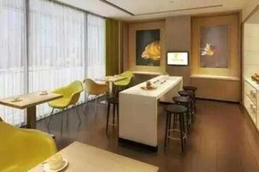 Iu Hotel Yuncheng Tiaoshan Street High Speed Railway Station Branch