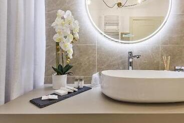 پانسیون Sarpi Apartment & Suite