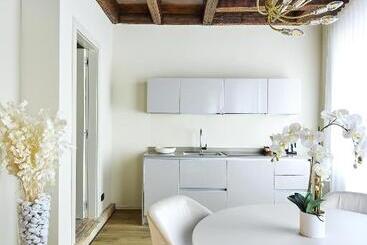 پانسیون Sarpi Apartment & Suite