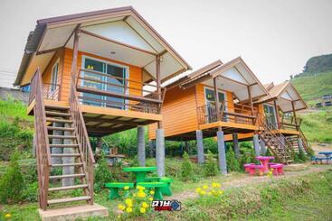 هتل Baan Phak Plaithang At Phu Thap Buek