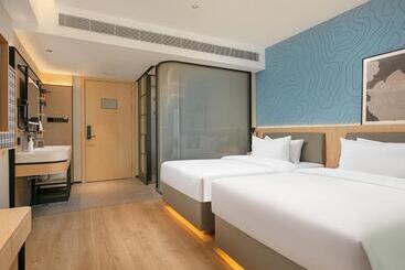 هتل Country Inn & Suite By Radisson, Guangzhou Railway Station Xiaobei