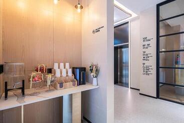 هتل Country Inn & Suite By Radisson, Guangzhou Railway Station Xiaobei