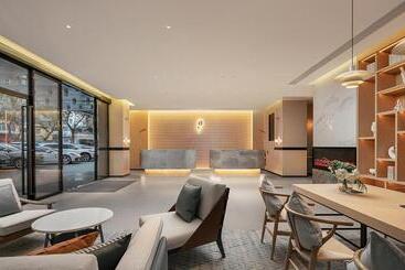 هتل Country Inn & Suite By Radisson, Guangzhou Railway Station Xiaobei
