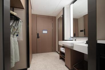 هتل Hilton By Hampton Chengdu North Railway Station