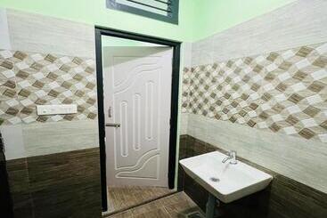 هتل Monisha Luxury Homestay