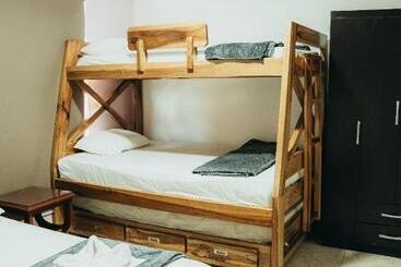 پانسیون Casa Hotel Hostal Del Cafe