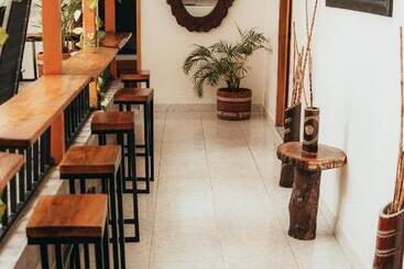 پانسیون Casa Hotel Hostal Del Cafe