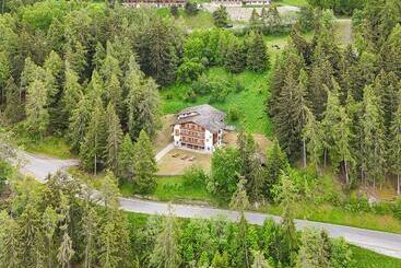 پانسیون Chalet De L Ours Authentic Etage Penthes 14 Pers