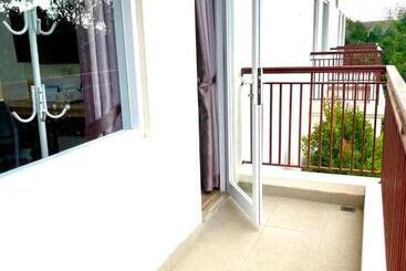 پانسیون East Marina Guesthouse