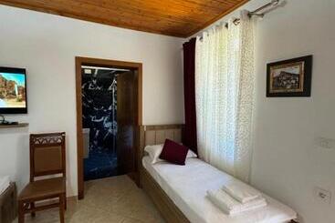پانسیون Meroli Guesthouse
