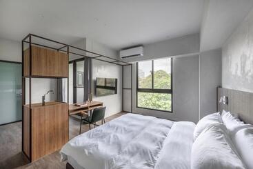 هاستل H Suite Inn
