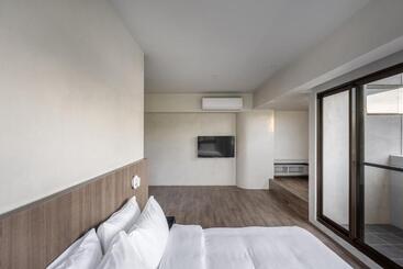 هاستل H Suite Inn