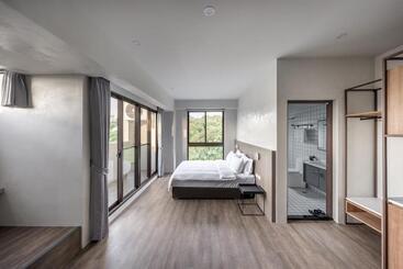 هاستل H Suite Inn