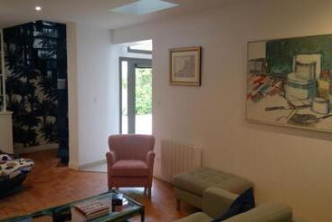 تختخواب و صبحانه L Atelier