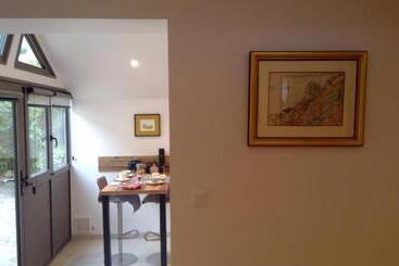 تختخواب و صبحانه L Atelier