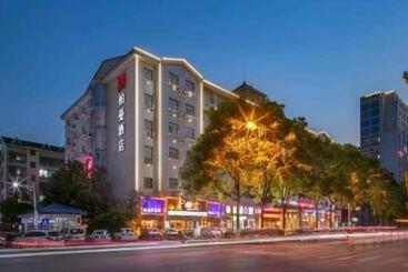 Borrman Hotel Changsha Hunan Biological Electromechanical College