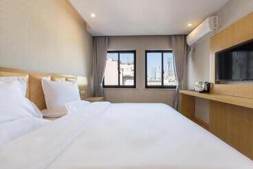 Hanting Hotel Shanghai Waitan Jiujiang Road