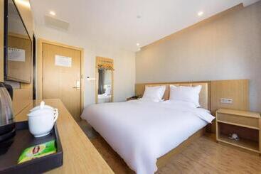 Hanting Hotel Shanghai Waitan Jiujiang Road