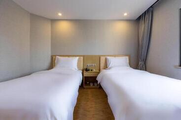 Hanting Hotel Shanghai Waitan Jiujiang Road