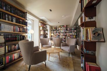 هتل Azores Book