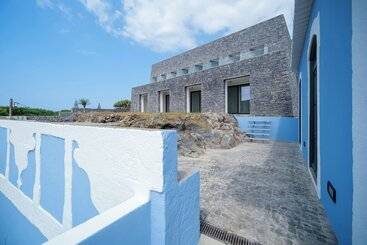 هتل Azores Book