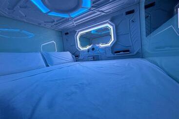 هتل کپسول Futurotel Sevilla