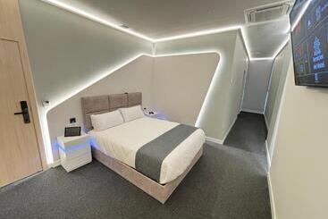 هتل کپسول Futurotel Sevilla