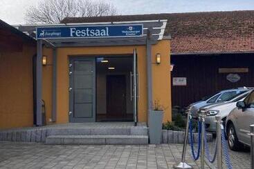 Hotell Gasthaus Karpfinger