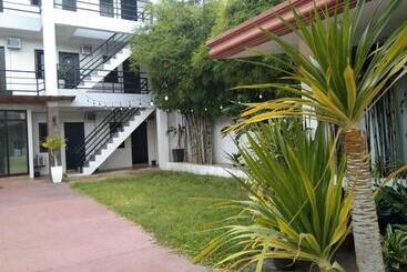 酒店 Kathys Home Garden Suites