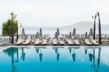هتل Morina Beach