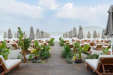 هتل Morina Beach