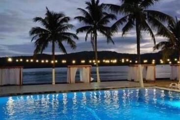 酒店 Namanday Island Resort