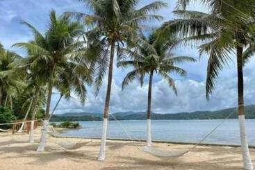 酒店 Namanday Island Resort
