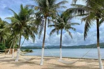 酒店 Namanday Island Resort