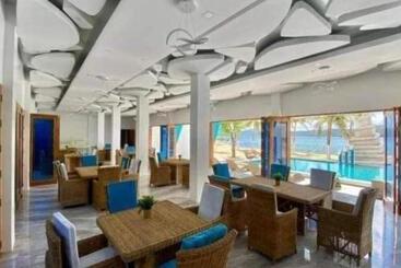 酒店 Namanday Island Resort