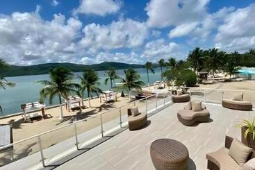 酒店 Namanday Island Resort